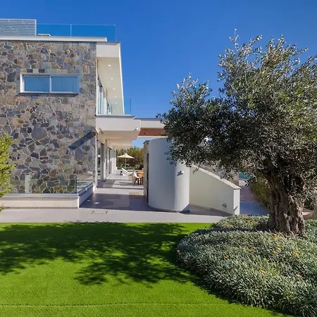 Palace Of Mediterranean Beachfront Appartamento