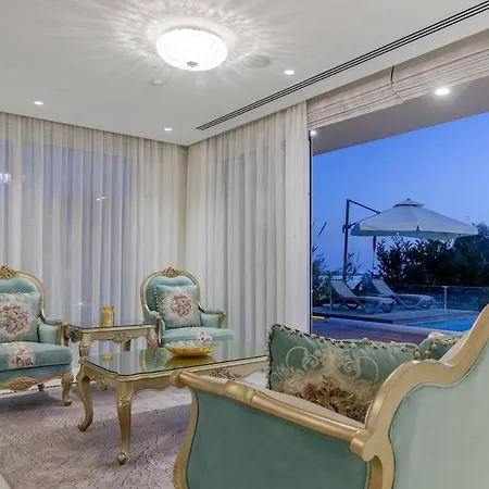Palace Of Mediterranean Beachfront Appartamento *