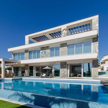 Palace Of Mediterranean Beachfront Appartamento