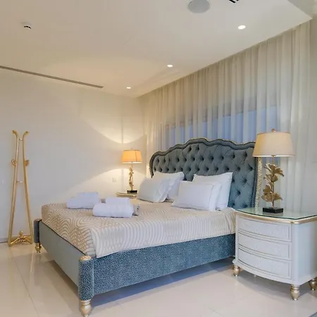 Palace Of Mediterranean Beachfront Appartamento *