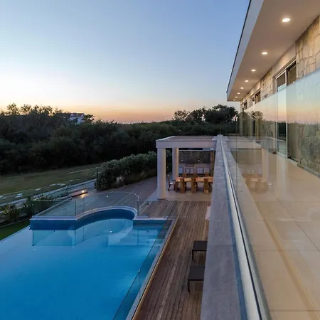 Palace Of Mediterranean Beachfront Apartment *