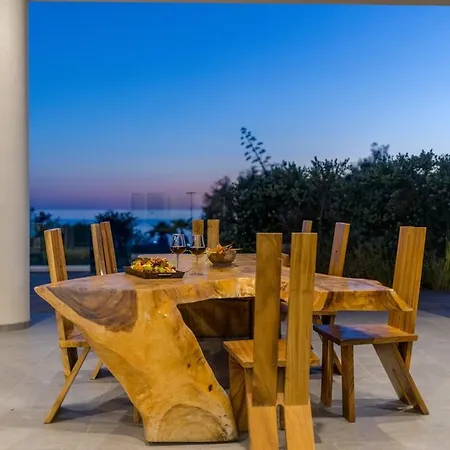 Palace Of Mediterranean Beachfront Apartament