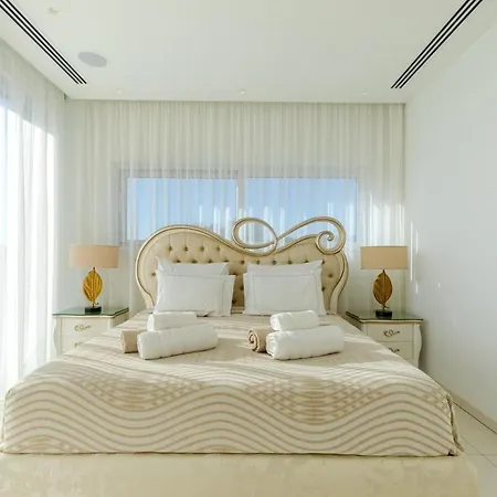 Palace Of Mediterranean Beachfront Apartament Ajia Napa