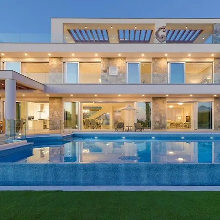 Palace Of Mediterranean Beachfront * איה נאפה