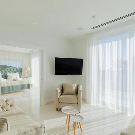 דירה Palace Of Mediterranean Beachfront *