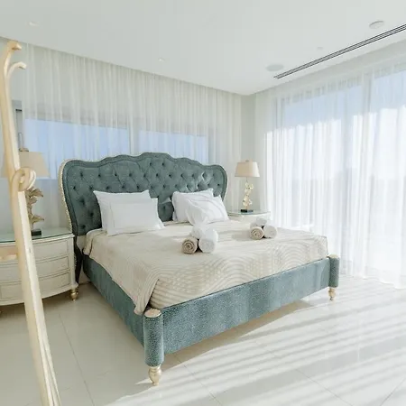 Palace Of Mediterranean Beachfront * 아이아 나파