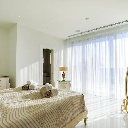 아파트 Palace Of Mediterranean Beachfront 아이아 나파